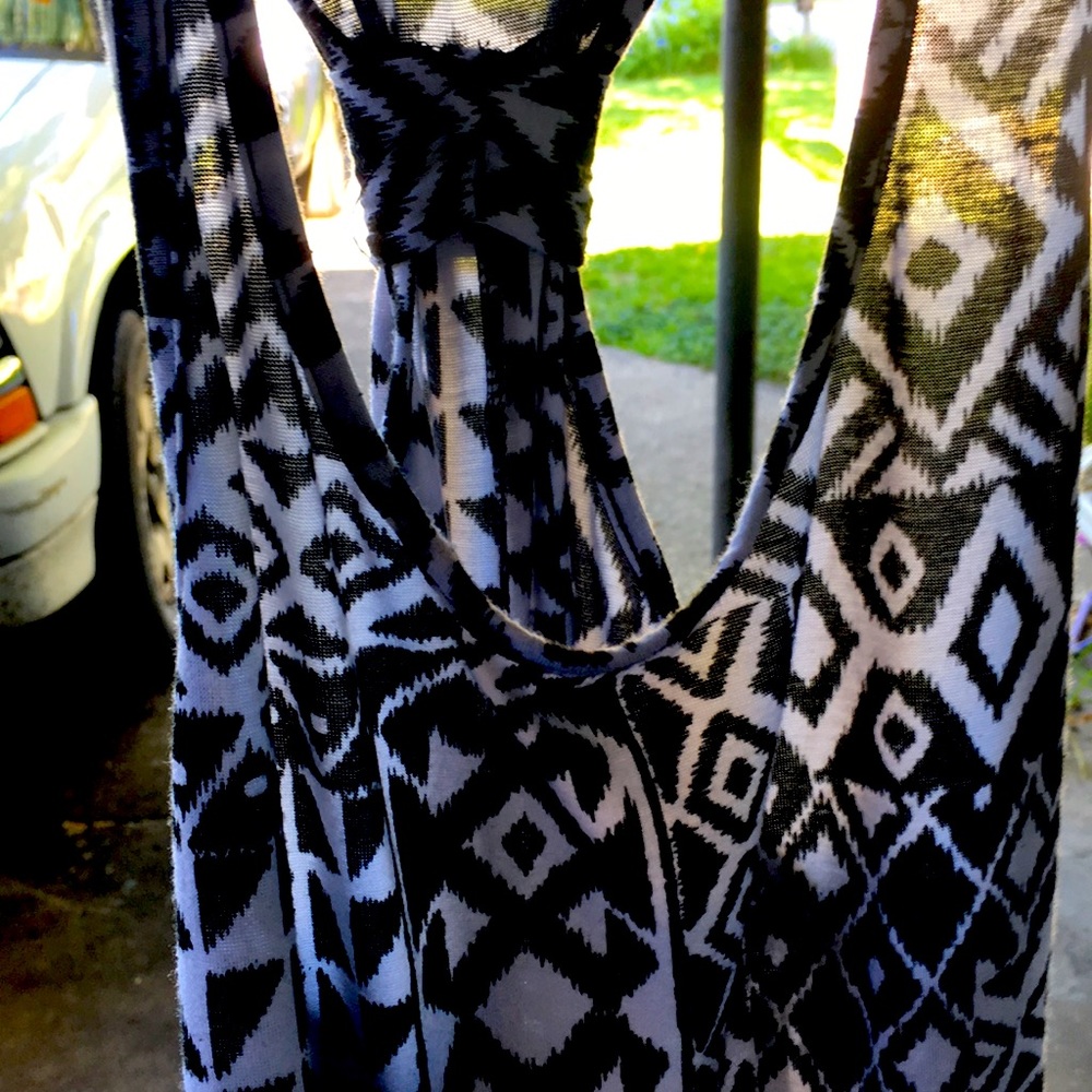 Black and white large Annabelle maxi dress but it fits like a small medium